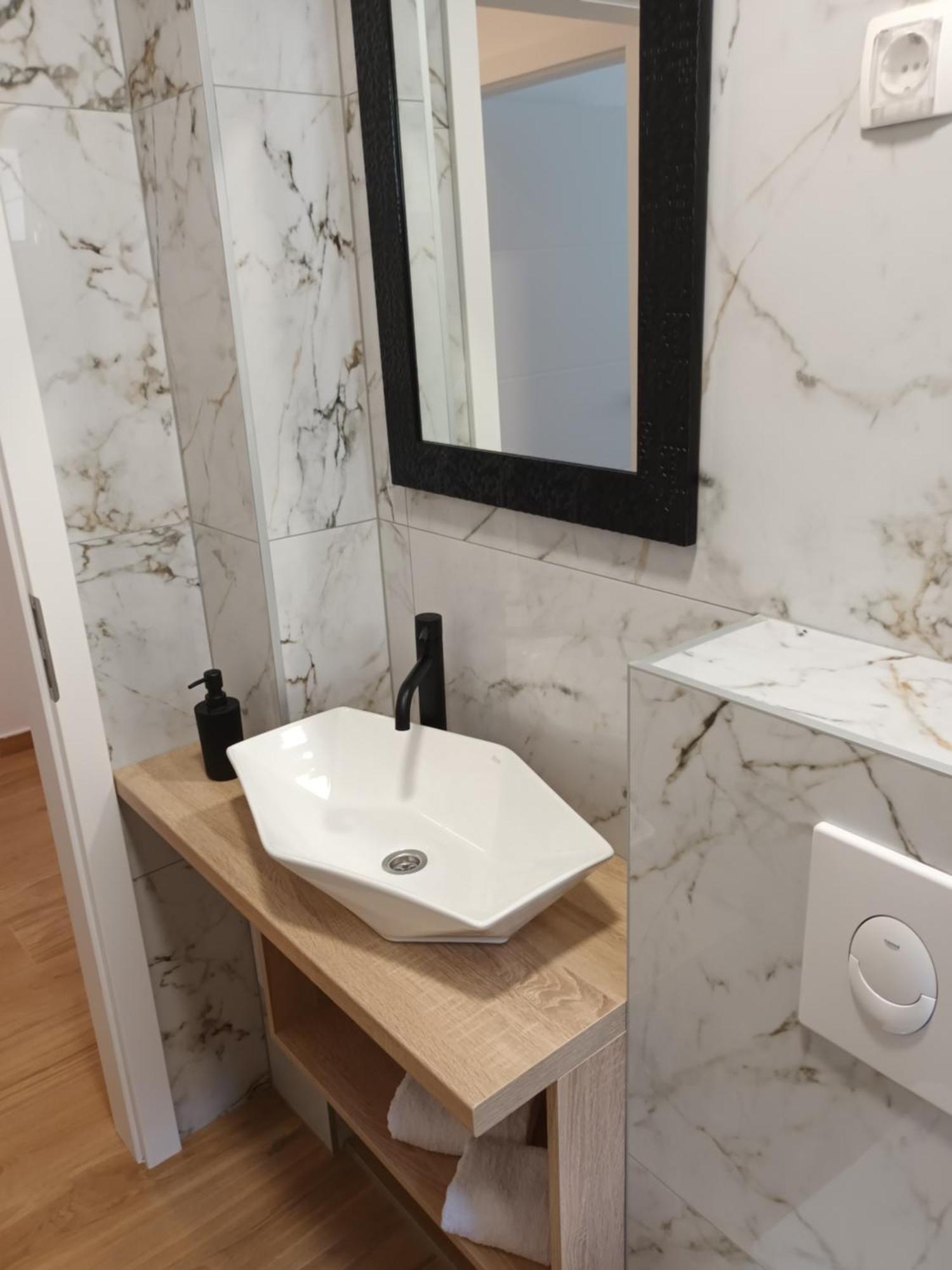 Apartmani Tolj Makarska Luaran gambar